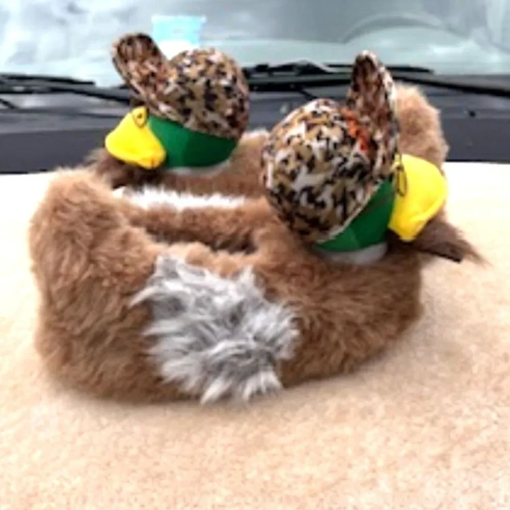Size: 10 - 11 Duck Dynasty Shoe Slippers ........ One Size Fits Most New w/ Tags
